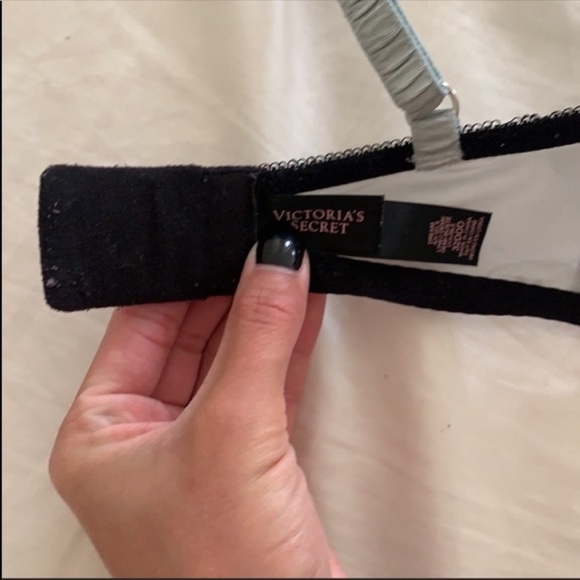 Victoria’s Secret Bra - Picture 7 of 7
